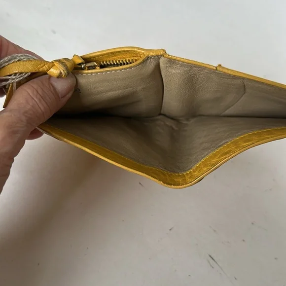 Bottega Veneta Yellow Woven Wallet Leather with Geometric Design - Picture 6 of 7